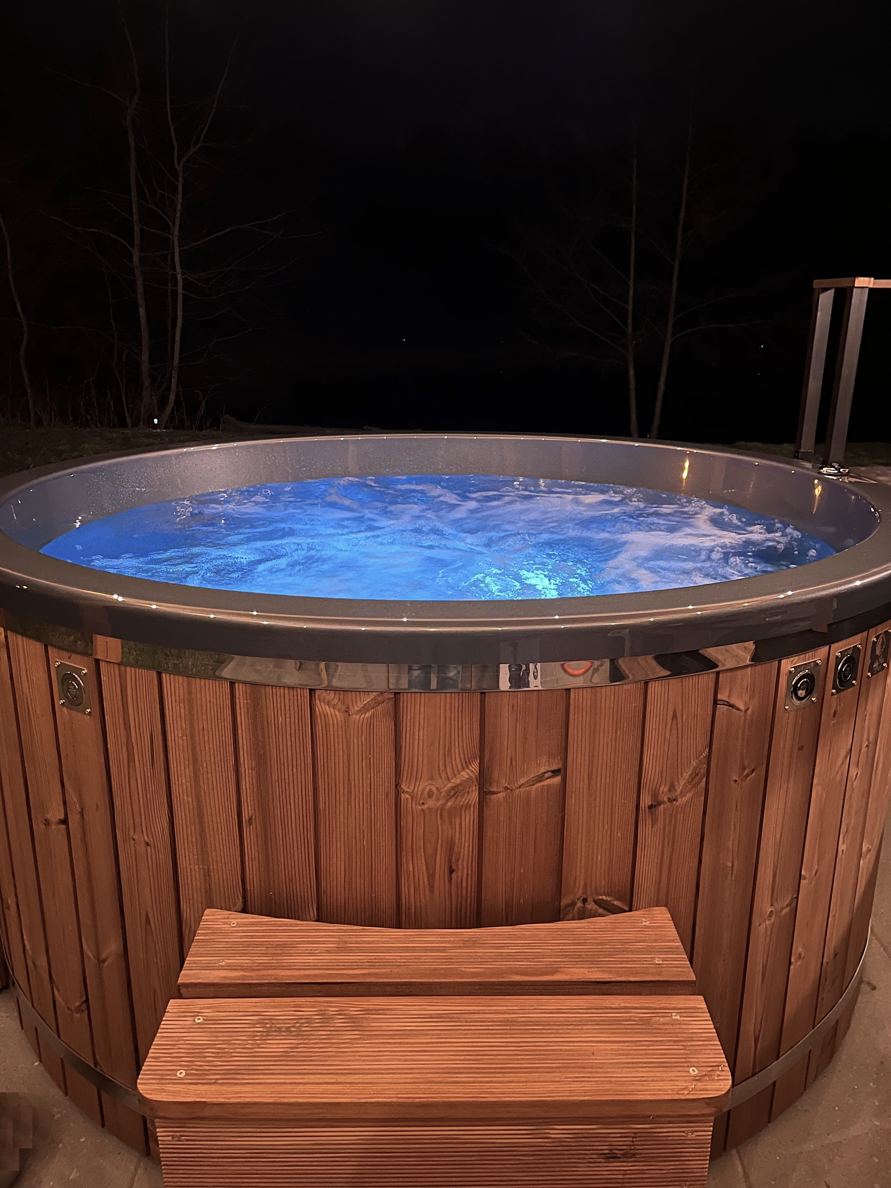 3pokoje domki na odludziu w lesie na Roztoczu, balia z jacuzzi, kominek — zdjęcie 1