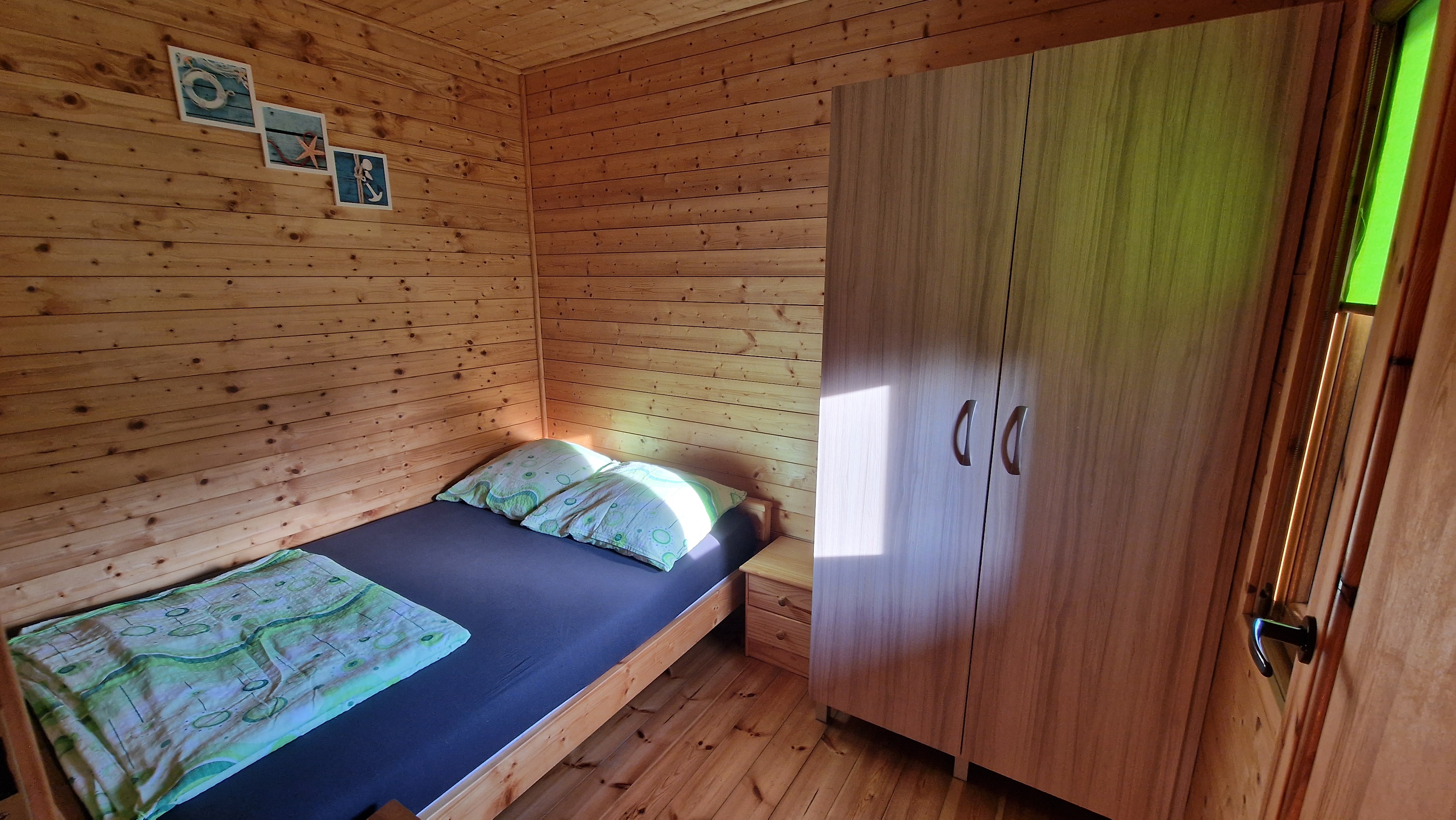 Drewniane domki pod olivką — zdjęcie 5